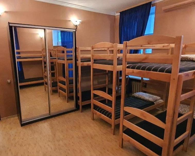 Хостел На Льва Толстого Kiew Exterior foto